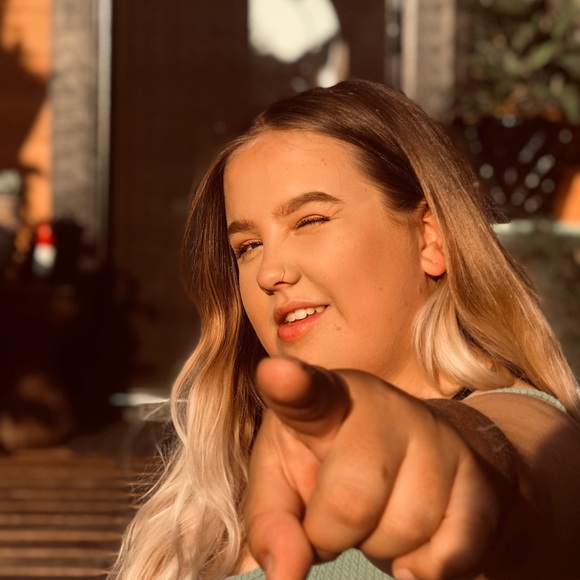 Meet your Posher, Kendall - Picture 1 of 1